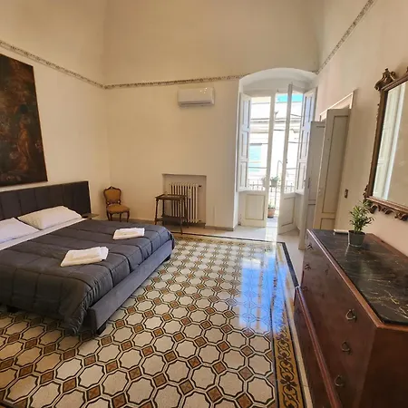 Bed and breakfast La Maison Royale 4*