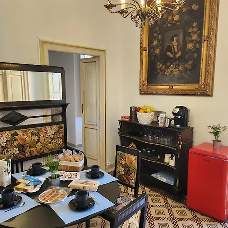לינה וארוחת בוקר La Maison Royale Toritto