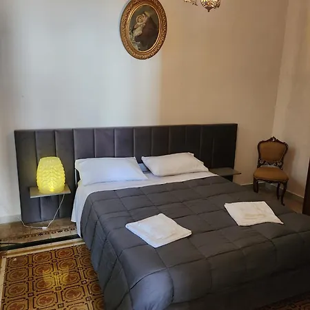 לינה וארוחת בוקר La Maison Royale 4*