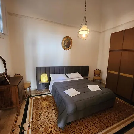 Bed and breakfast La Maison Royale 4*