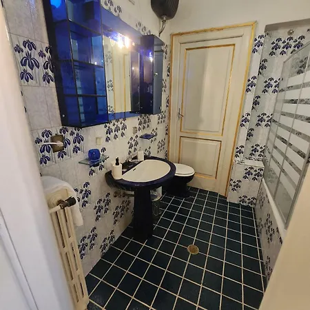 La Maison Royale Bed & Breakfast *