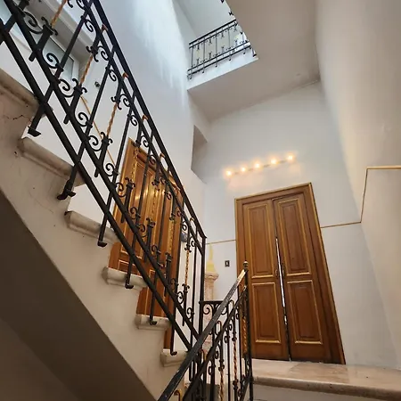 לינה וארוחת בוקר La Maison Royale Toritto